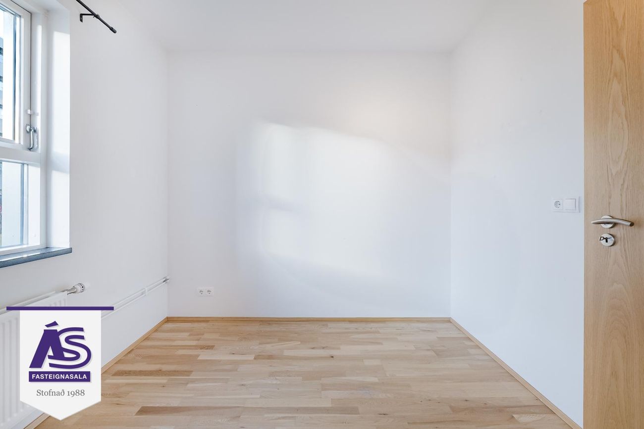 Skipalón 4 - 0102, 220 Hafnarfjörður