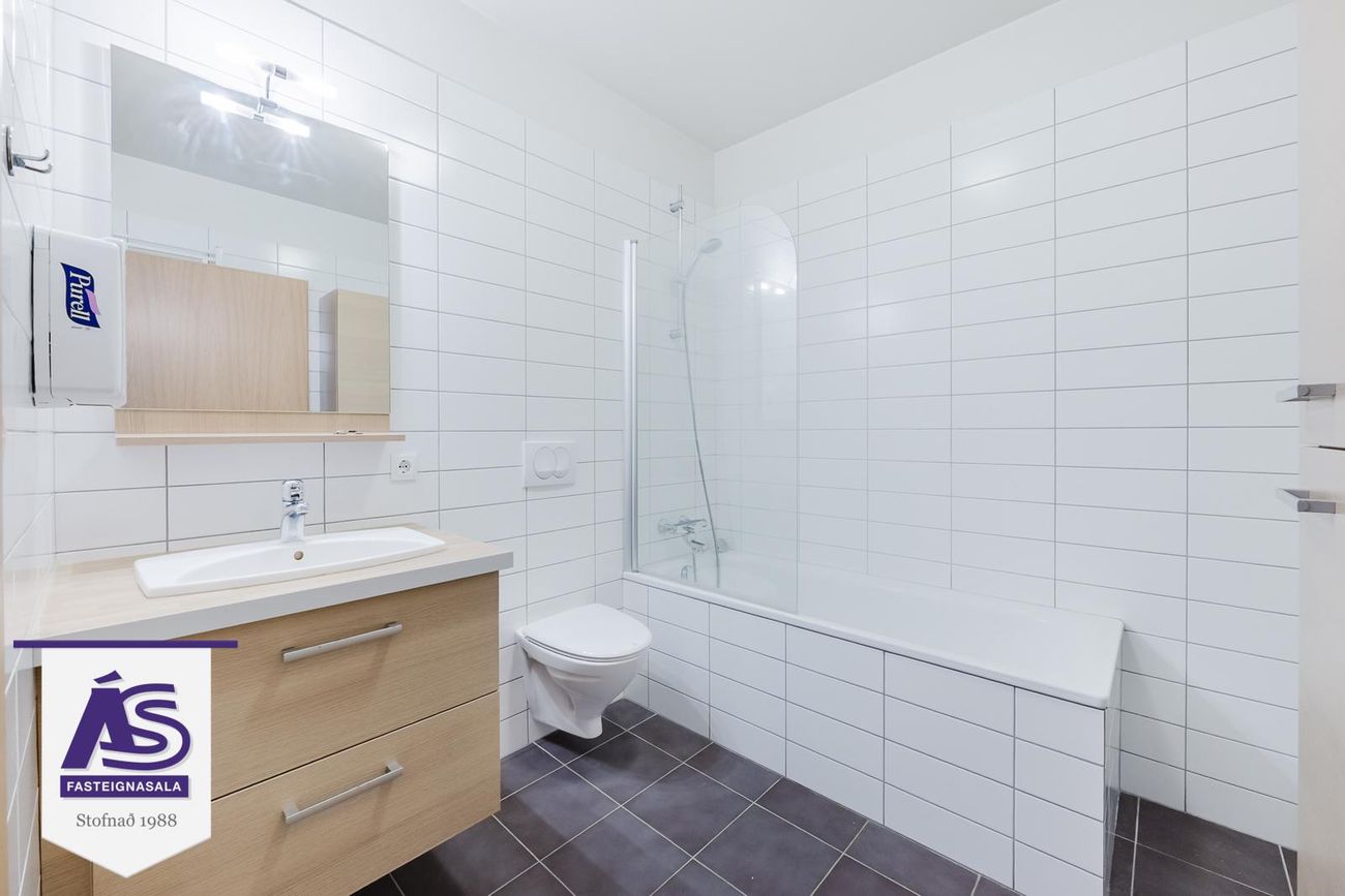 Skipalón 4 - 0102, 220 Hafnarfjörður