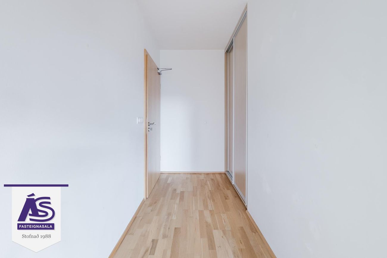 Skipalón 4 - 0102, 220 Hafnarfjörður