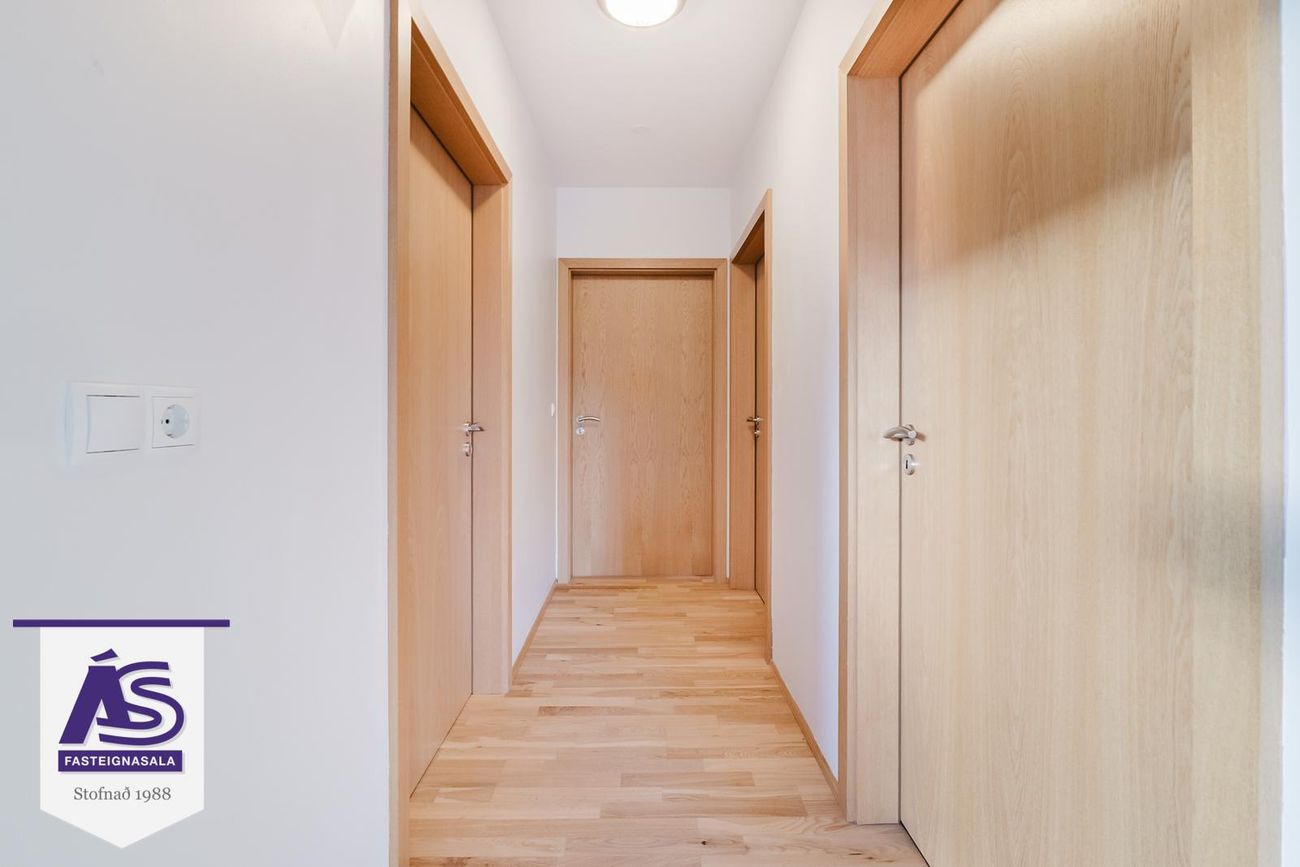 Skipalón 4 - 0102, 220 Hafnarfjörður