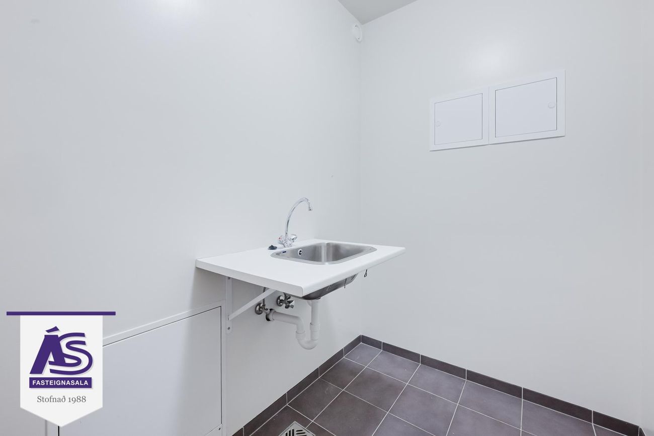 Skipalón 4 - 0102, 220 Hafnarfjörður