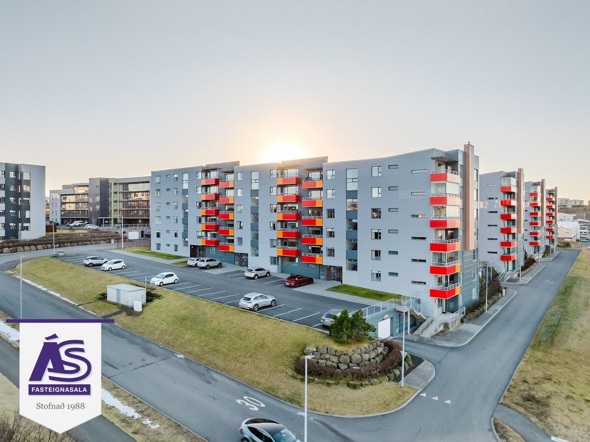 Skipalón 4 - 0102, 220 Hafnarfjörður