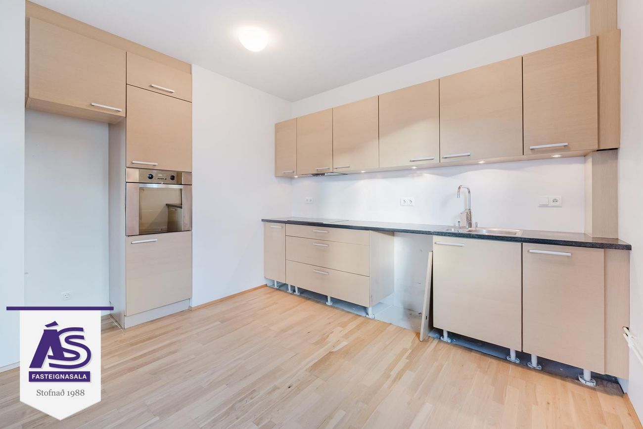 Skipalón 4 - 0102, 220 Hafnarfjörður