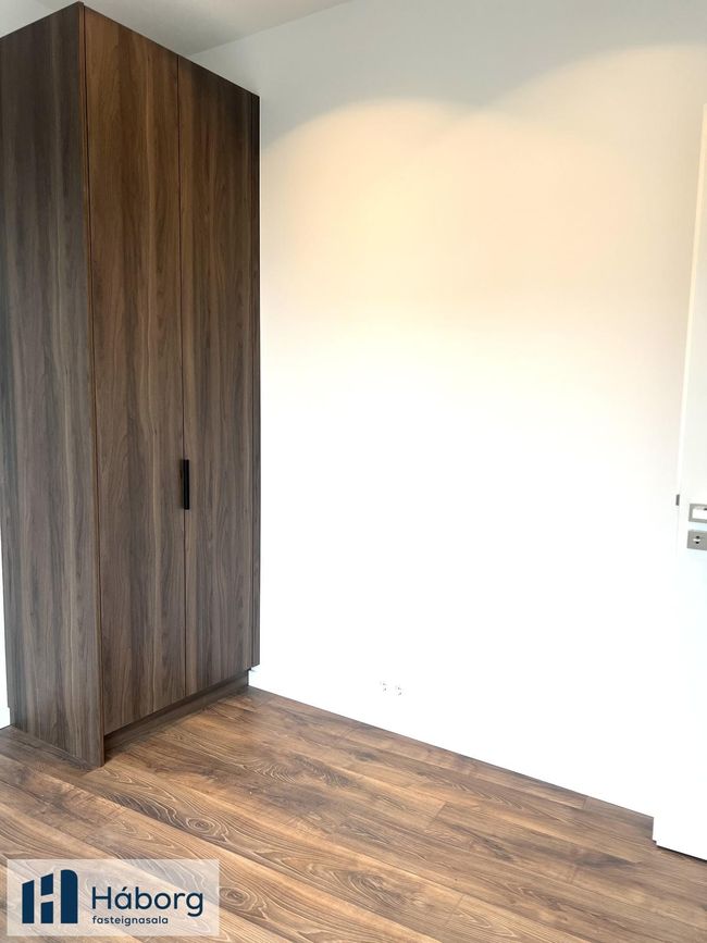 Grensásvegur 1A, 108 Reykjavík