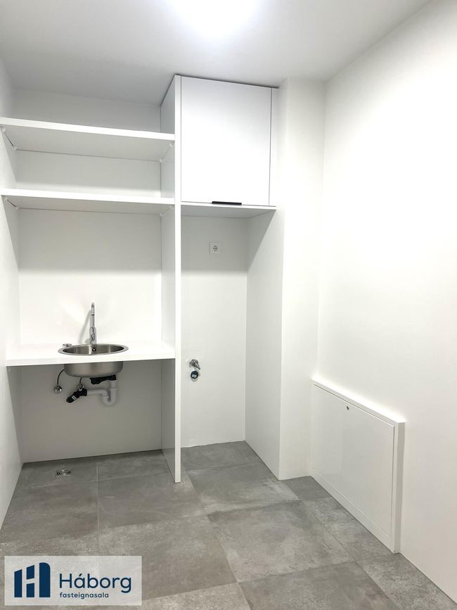 Grensásvegur 1A, 108 Reykjavík