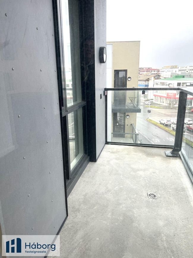 Grensásvegur 1A, 108 Reykjavík
