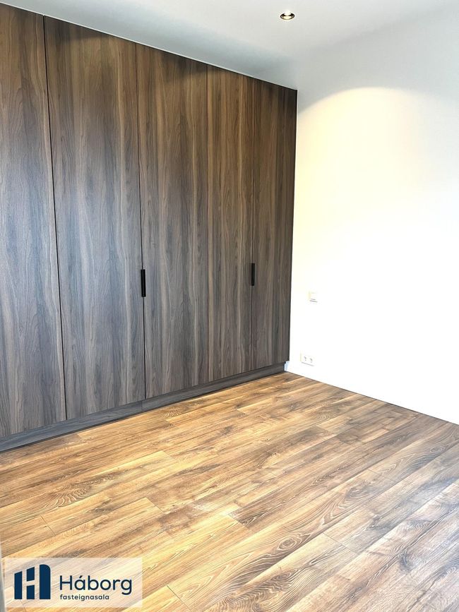 Grensásvegur 1A, 108 Reykjavík