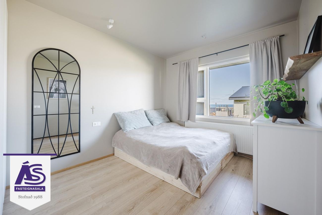 Krossvellir 4 - 0104, 301 Hval