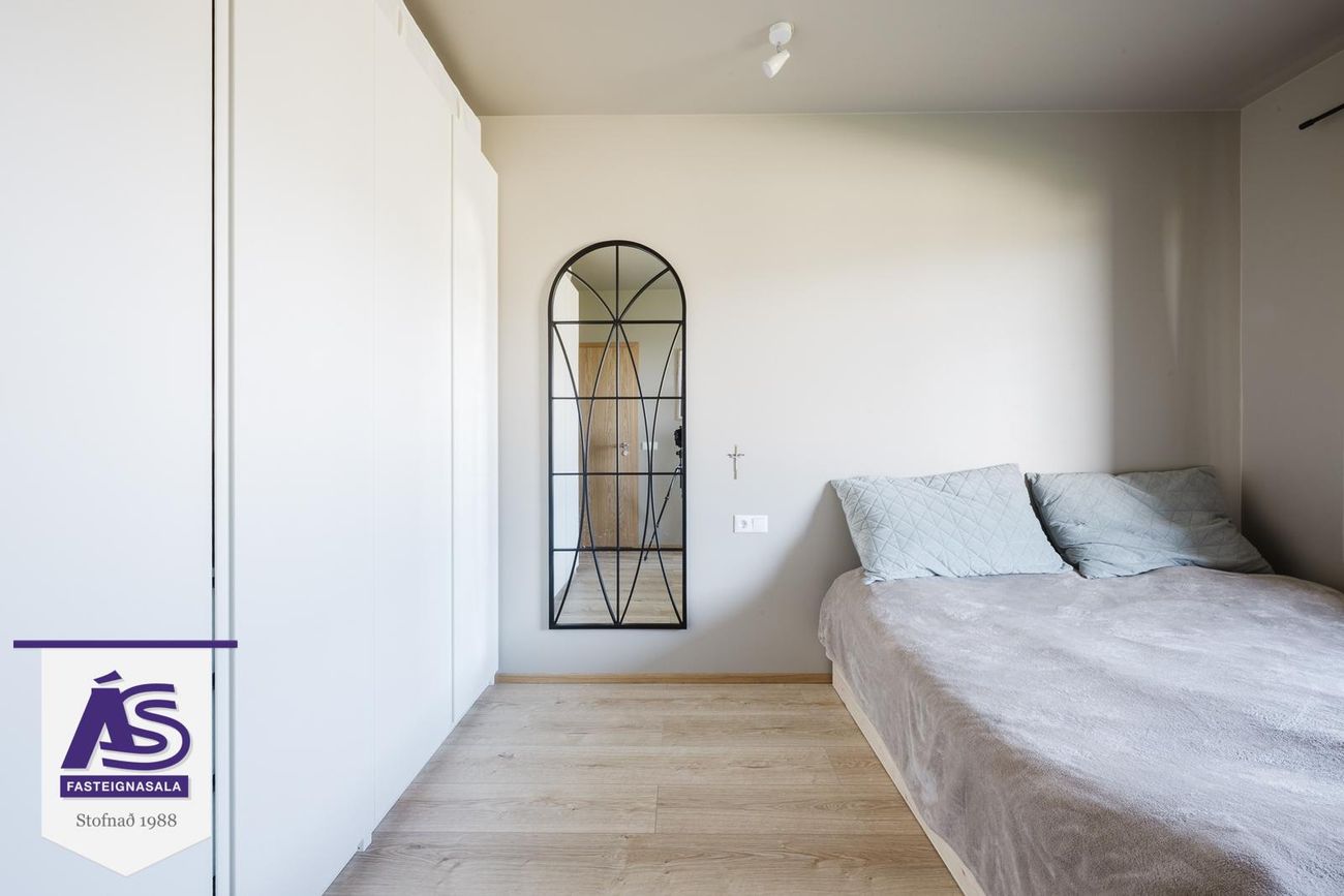 Krossvellir 4 - 0104, 301 Hval