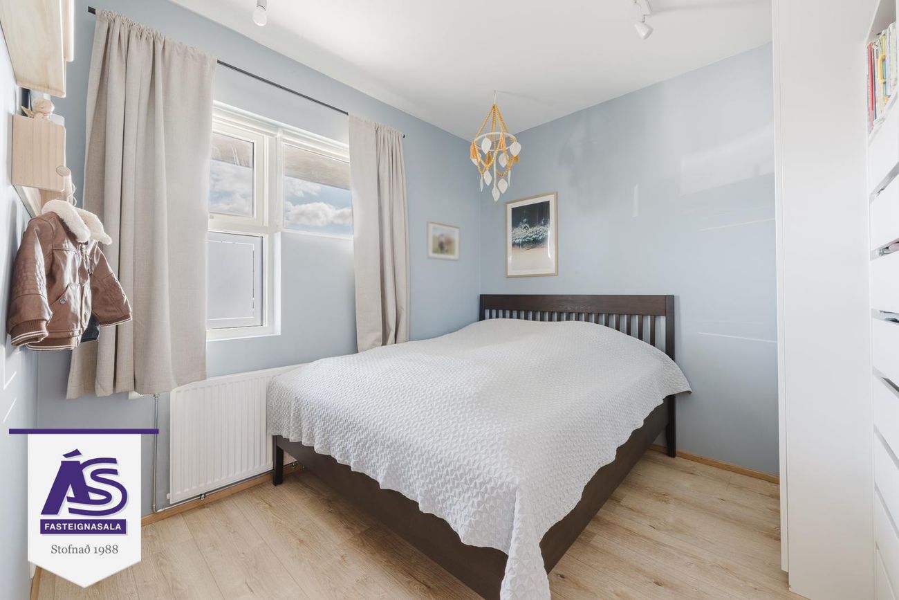 Krossvellir 4 - 0104, 301 Hval