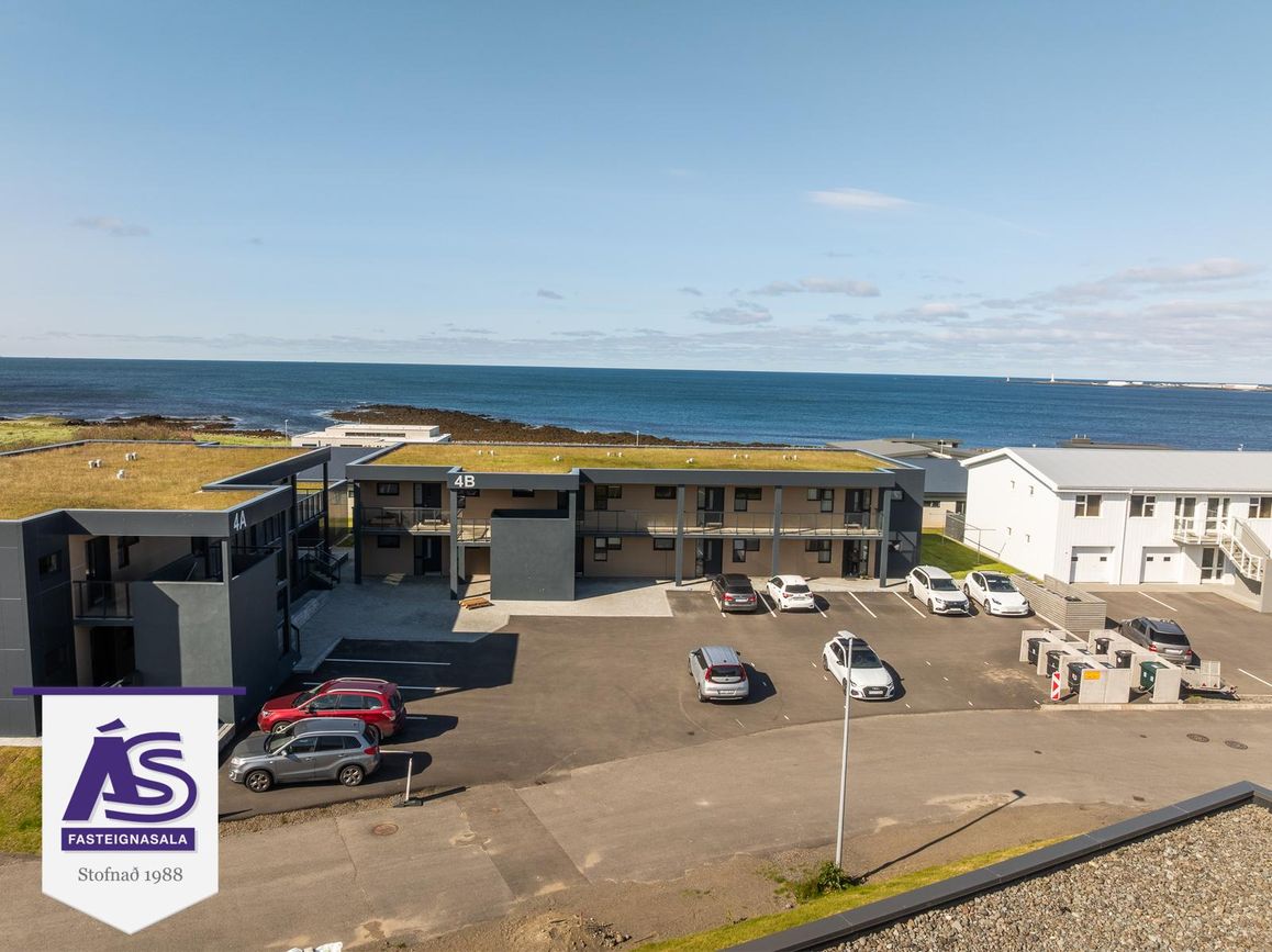 Krossvellir 4 - 0104, 301 Hval