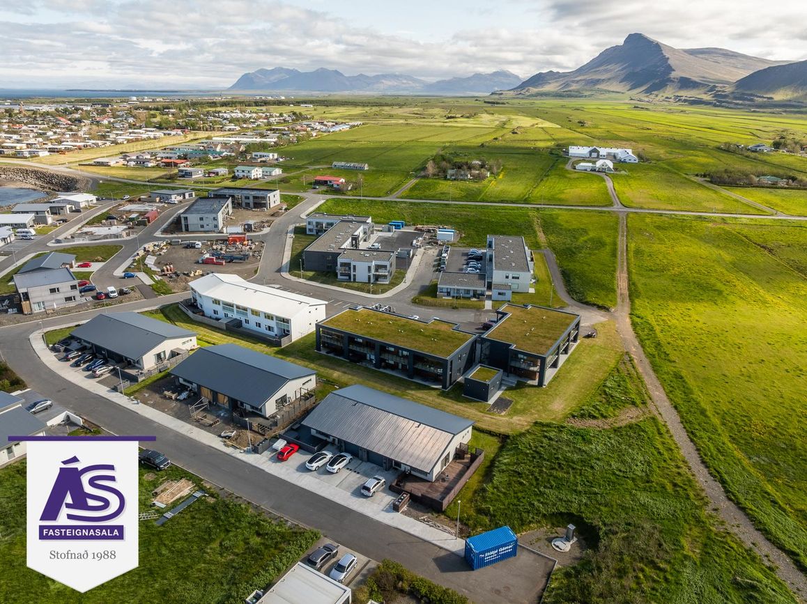 Krossvellir 4 - 0104, 301 Hval