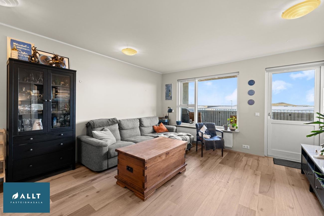 Dalsbraut 4, 260 Reykjanesbær