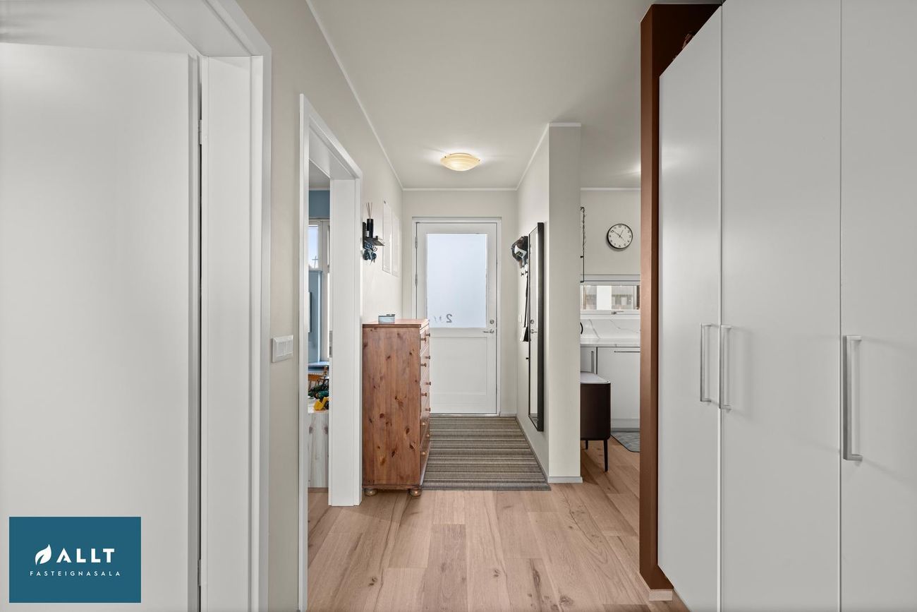 Dalsbraut 4, 260 Reykjanesbær