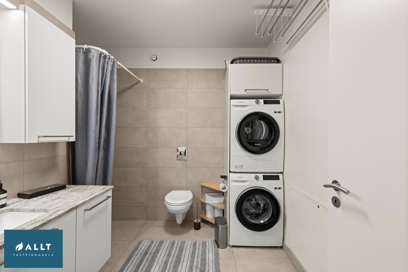 Dalsbraut 4, 260 Reykjanesbær