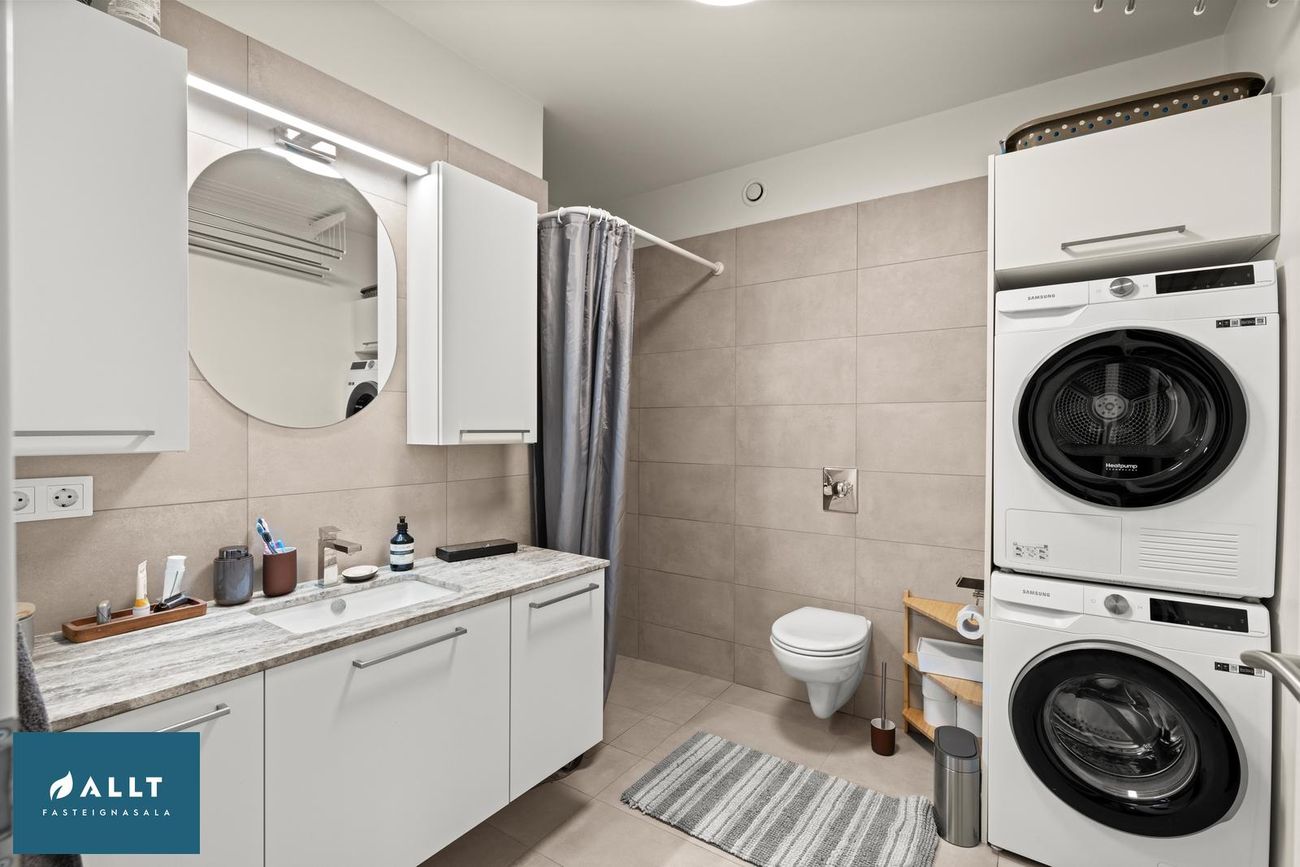 Dalsbraut 4, 260 Reykjanesbær