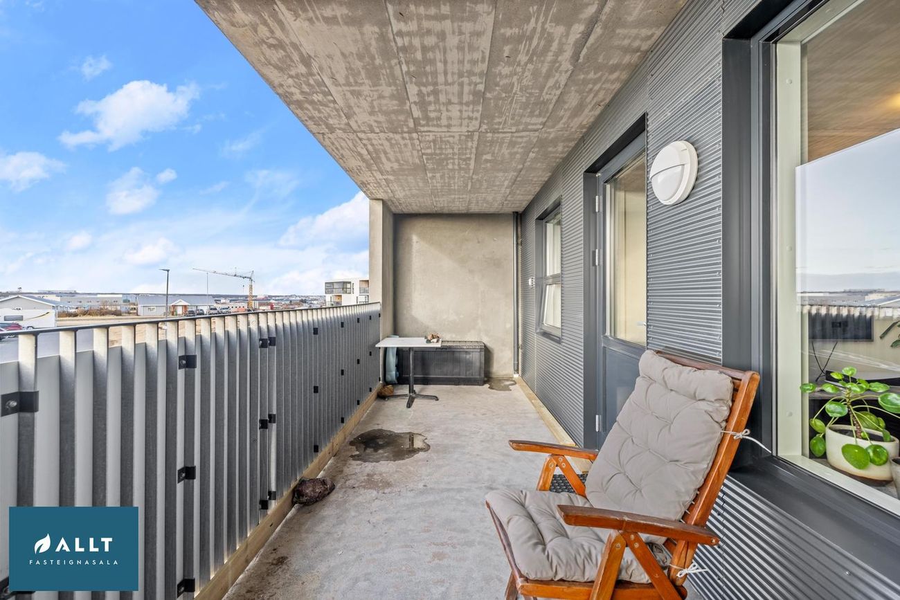 Dalsbraut 4, 260 Reykjanesbær