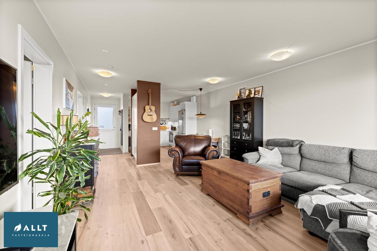 Dalsbraut 4, 260 Reykjanesbær