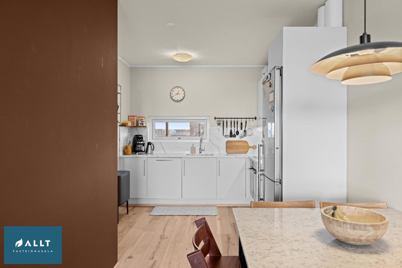 Dalsbraut 4, 260 Reykjanesbær