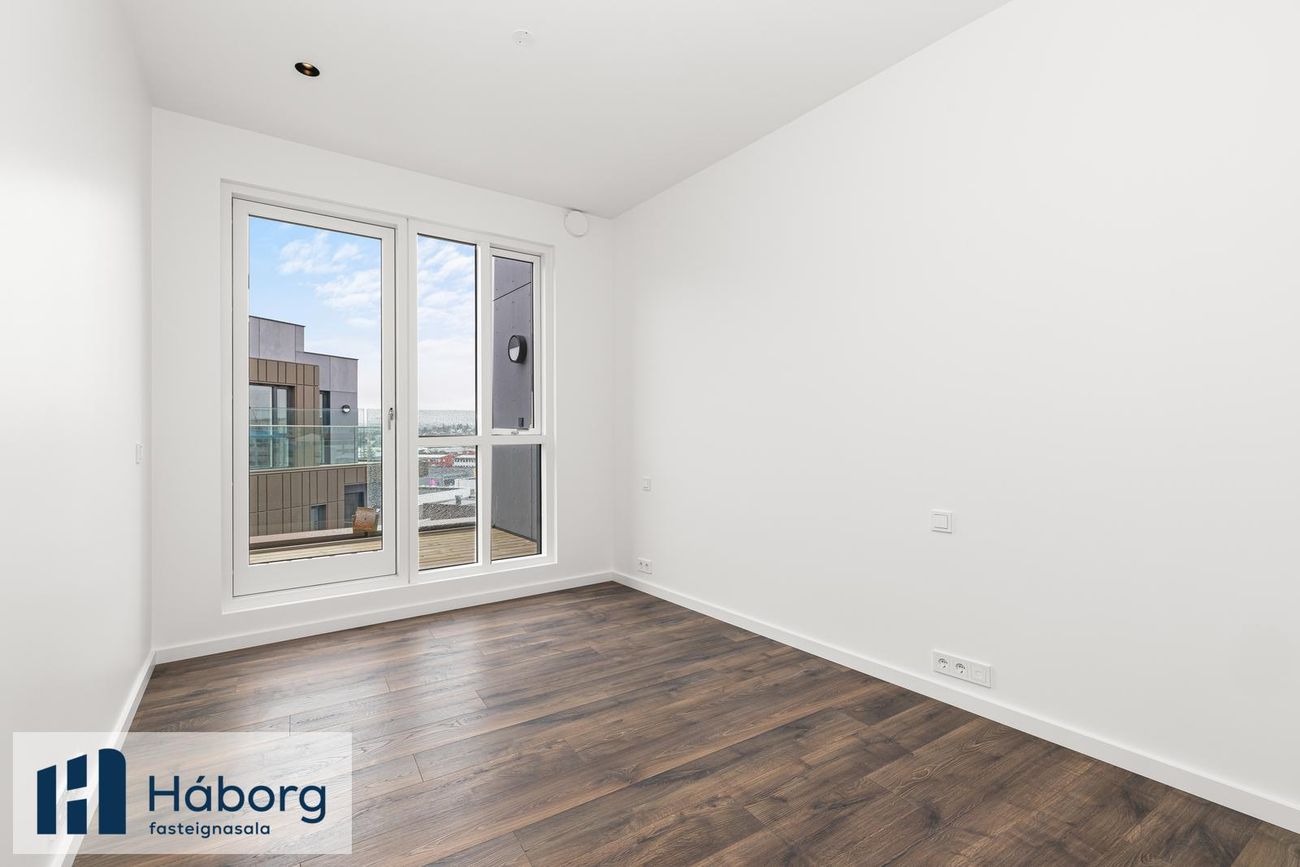 Grensásvegur 1C, 108 Reykjavík