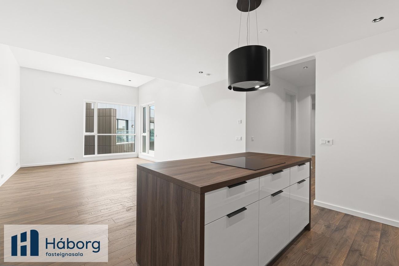 Grensásvegur 1C, 108 Reykjavík