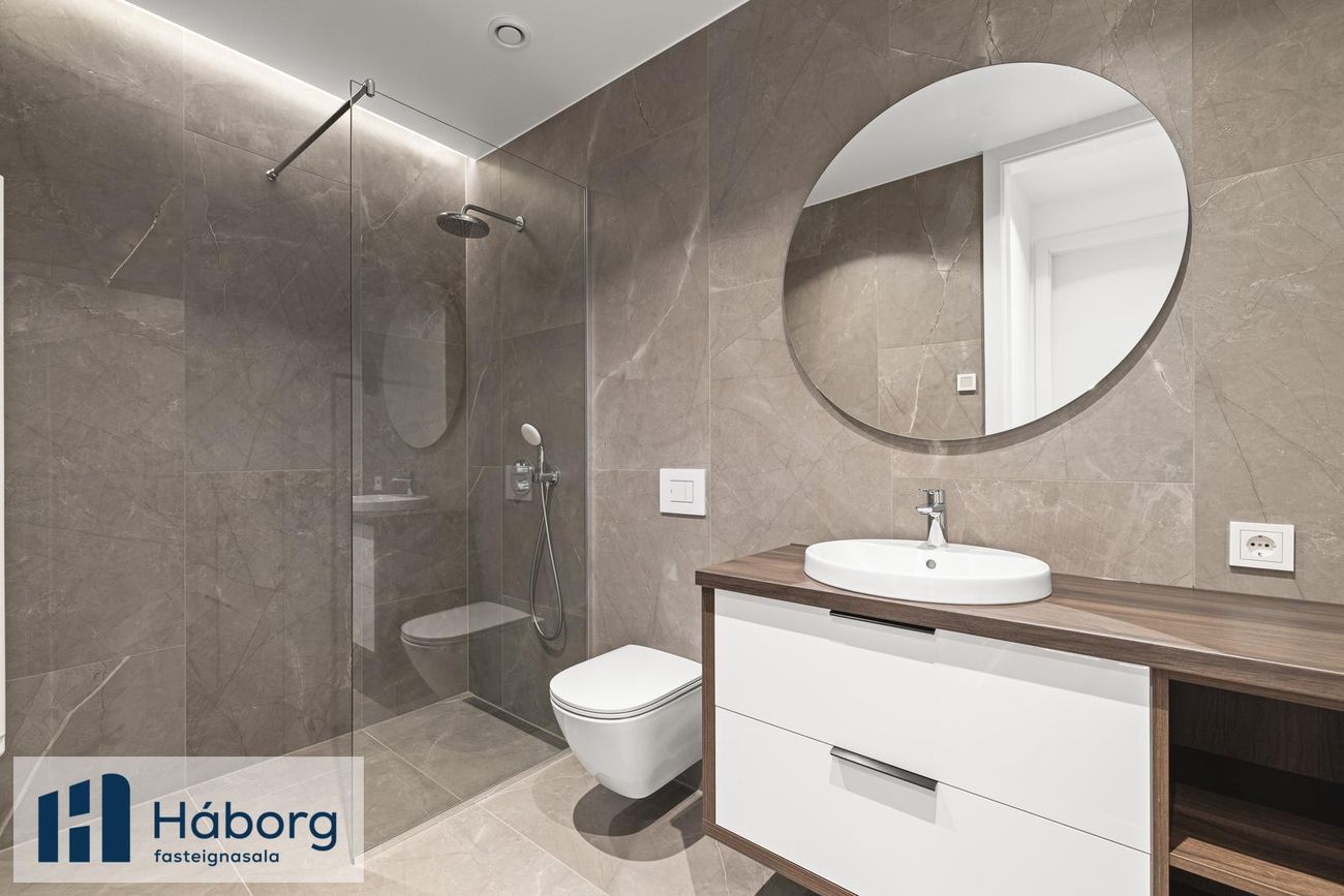 Grensásvegur 1C, 108 Reykjavík