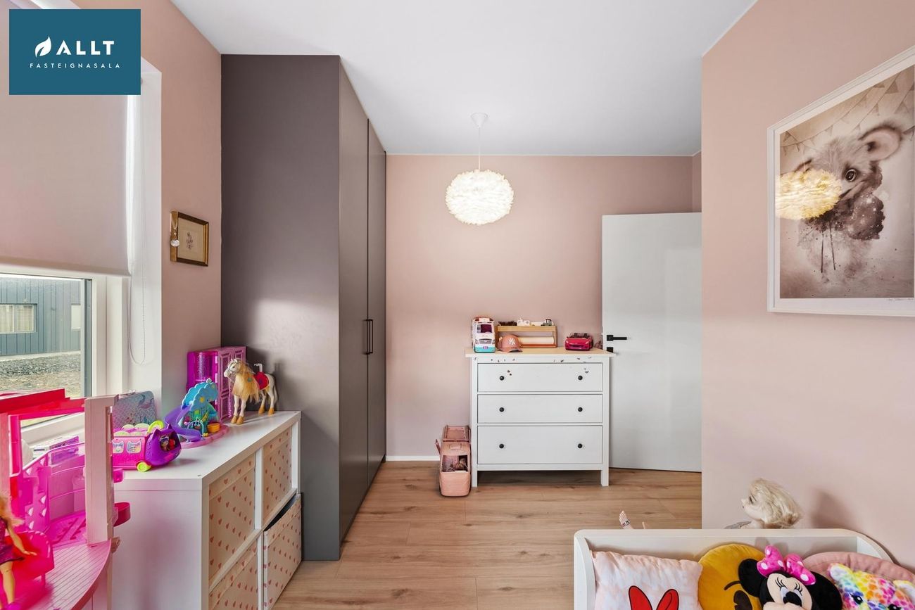 Dalsbraut 24, 260 Reykjanesbær