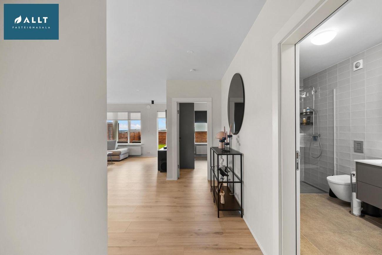 Dalsbraut 24, 260 Reykjanesbær