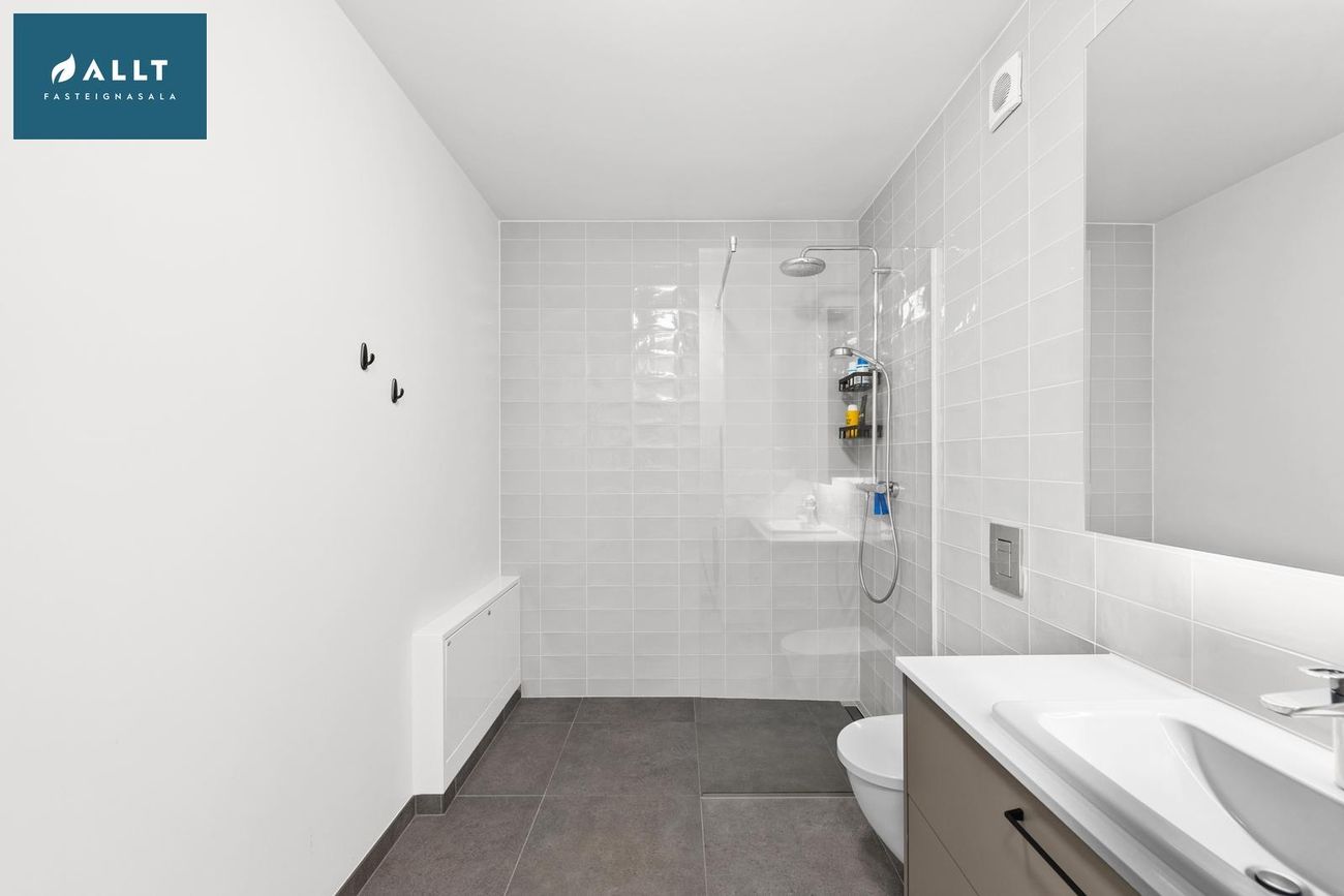 Dalsbraut 24, 260 Reykjanesbær