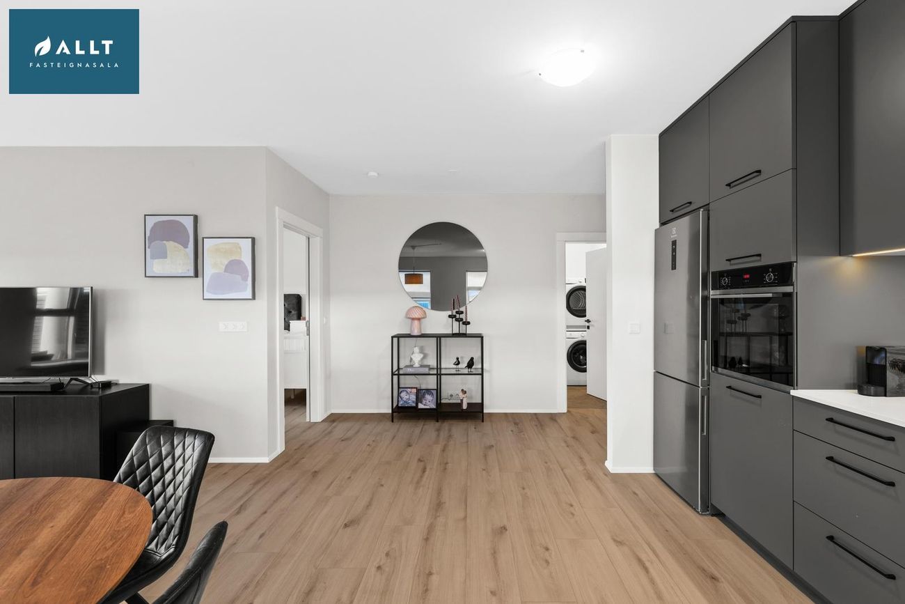 Dalsbraut 24, 260 Reykjanesbær