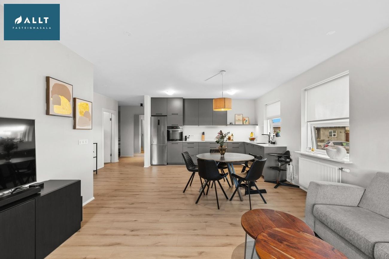 Dalsbraut 24, 260 Reykjanesbær