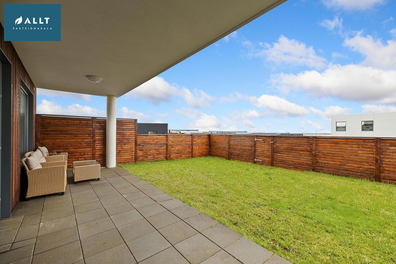 Dalsbraut 24, 260 Reykjanesbær