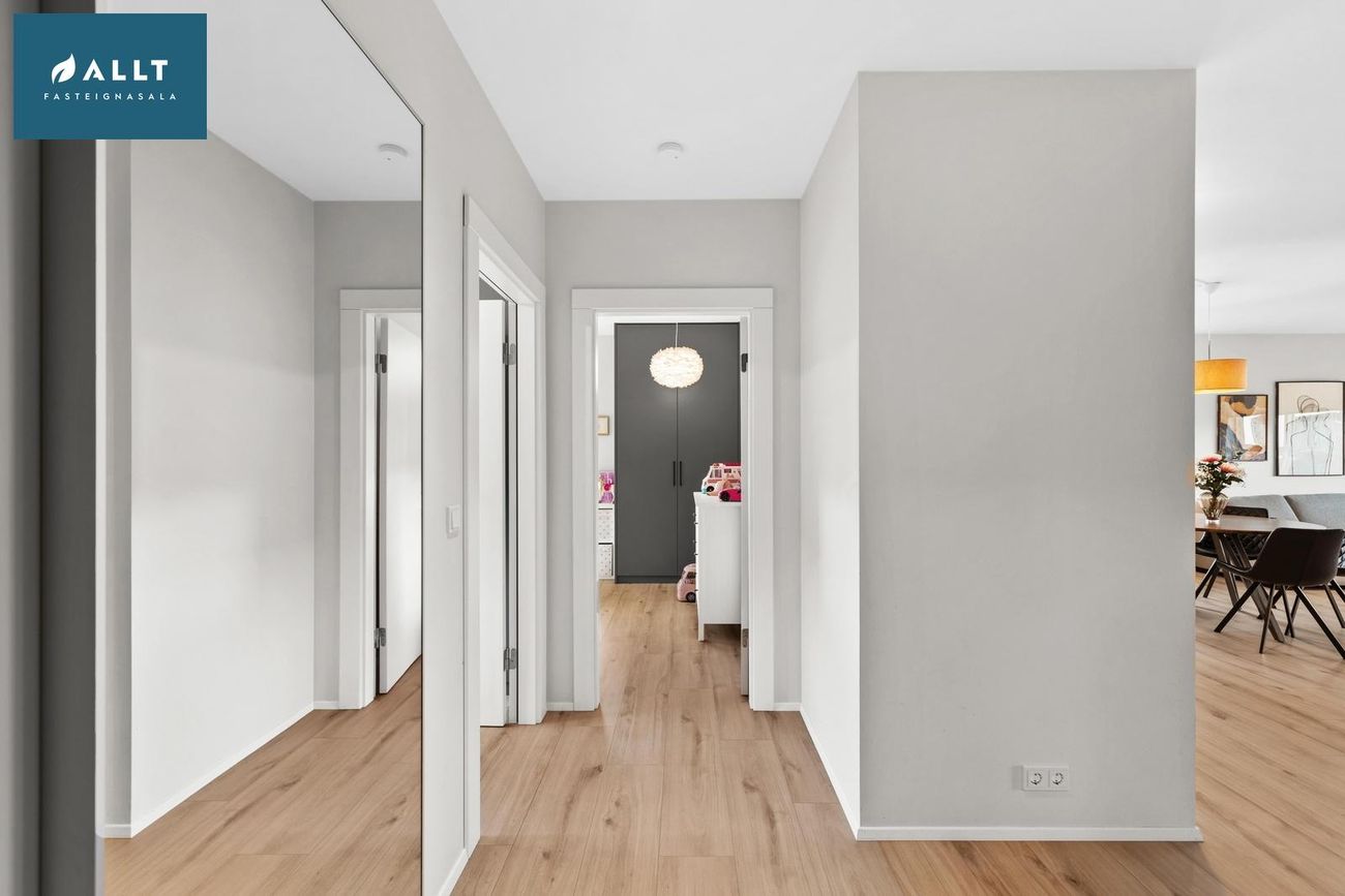 Dalsbraut 24, 260 Reykjanesbær