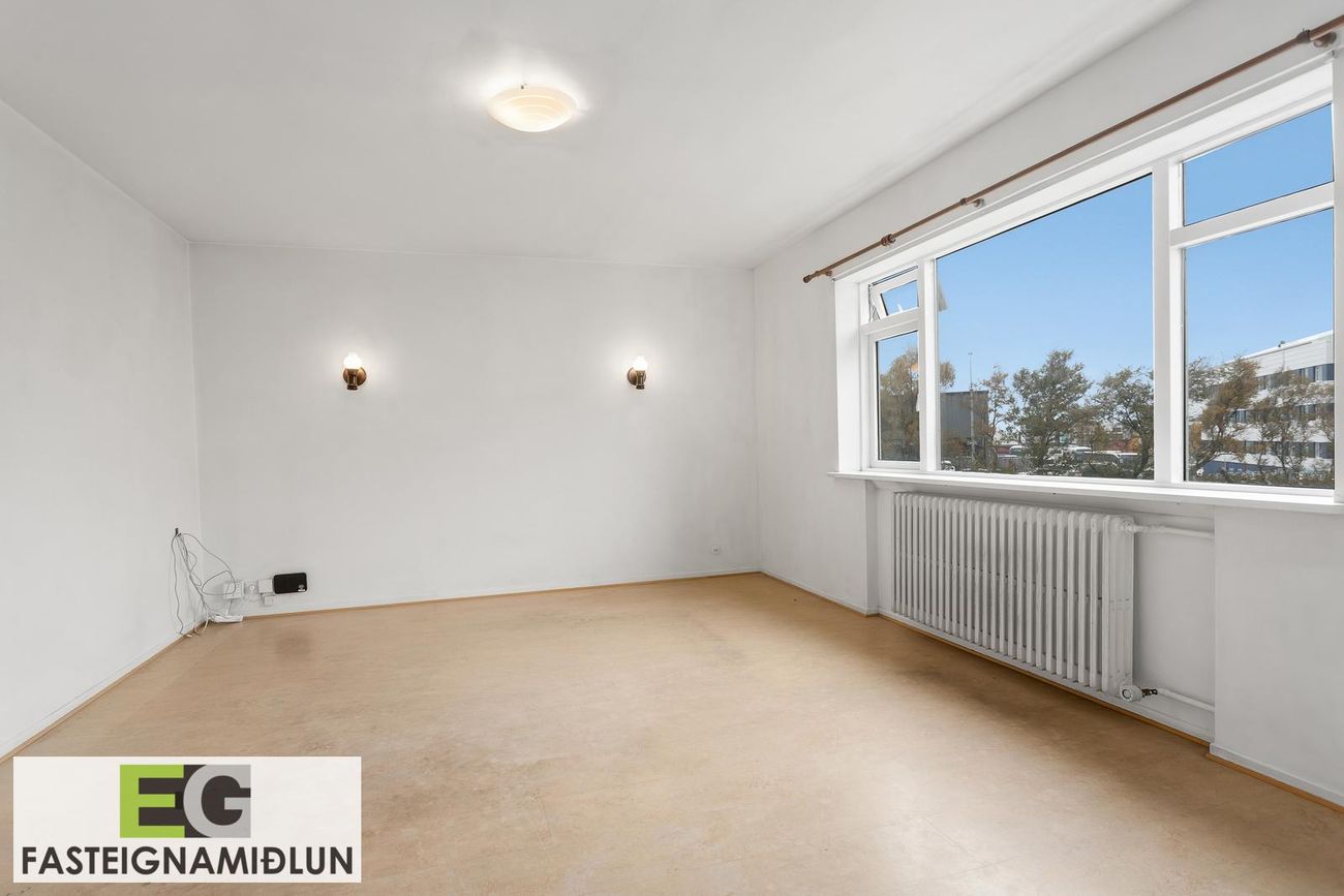 Eskihlíð 10, 105 Reykjavík