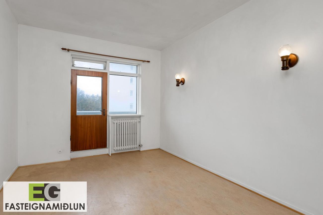 Eskihlíð 10, 105 Reykjavík