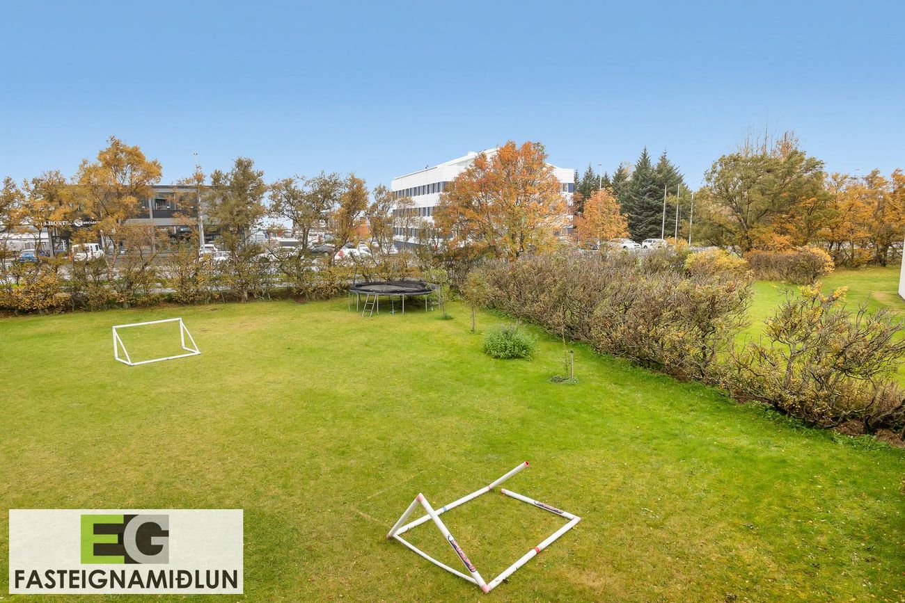 Eskihlíð 10, 105 Reykjavík