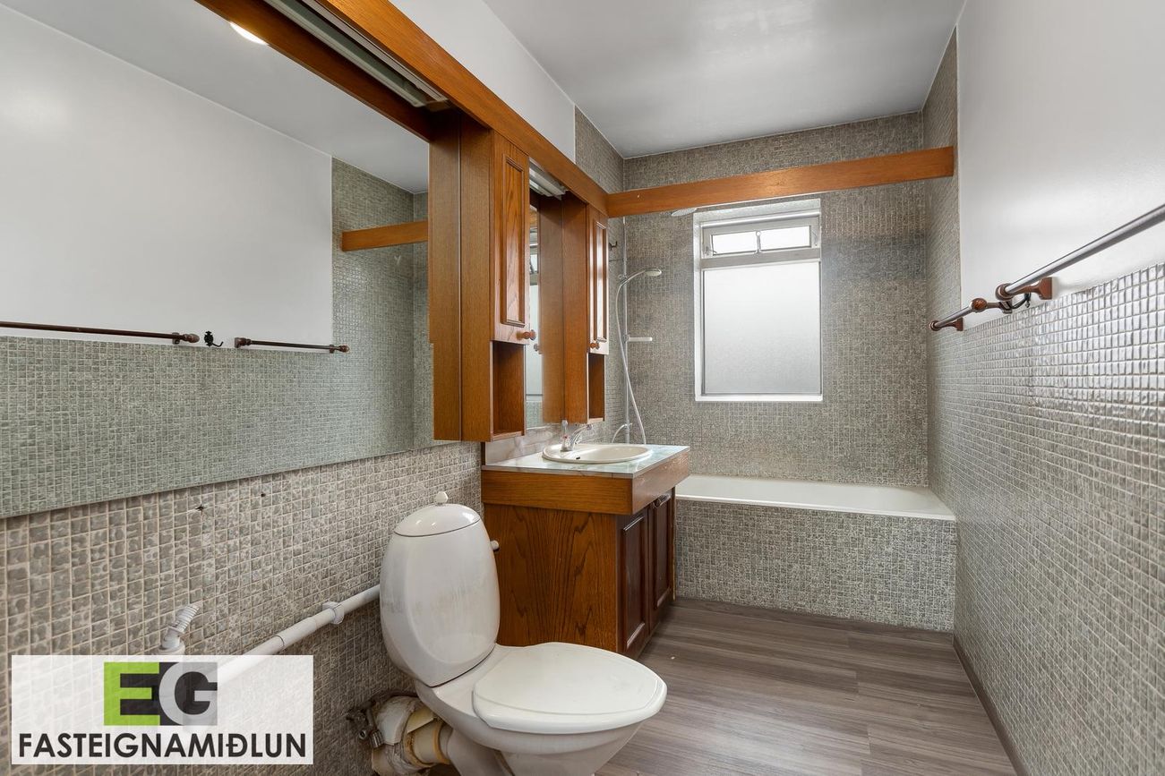 Eskihlíð 10, 105 Reykjavík