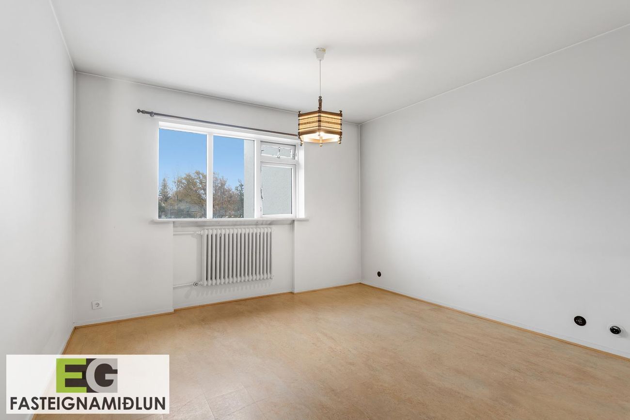 Eskihlíð 10, 105 Reykjavík