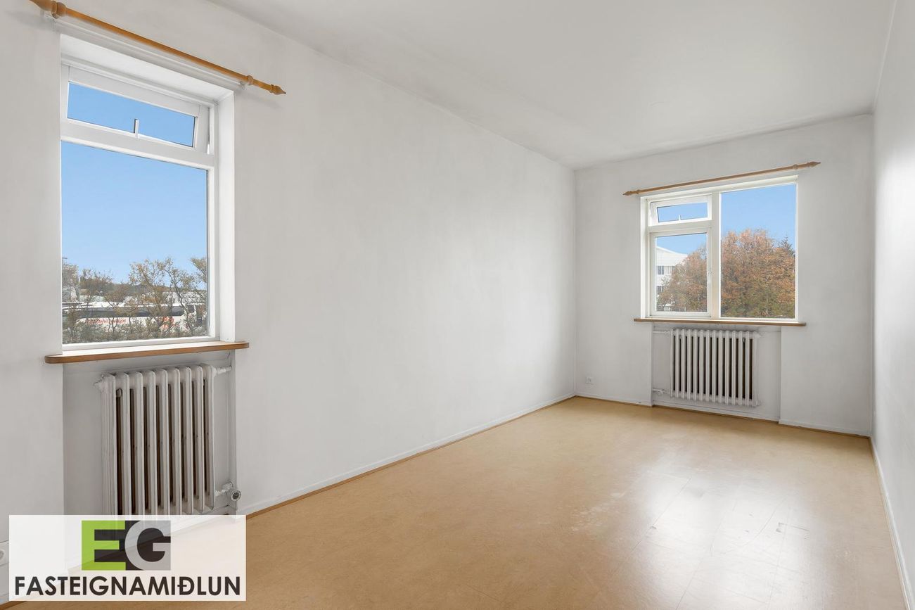 Eskihlíð 10, 105 Reykjavík