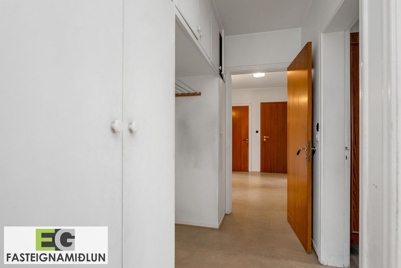 Eskihlíð 10, 105 Reykjavík