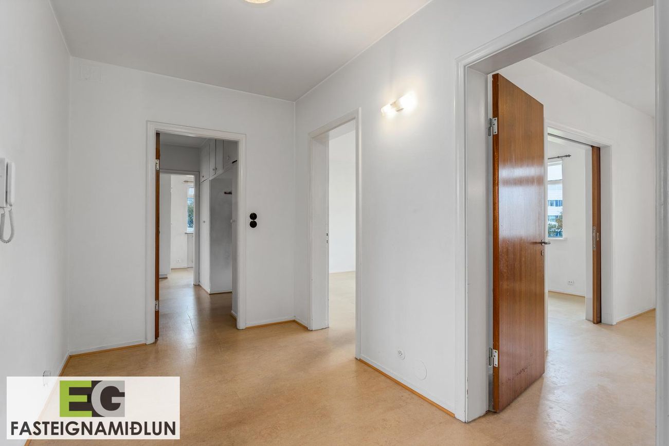 Eskihlíð 10, 105 Reykjavík