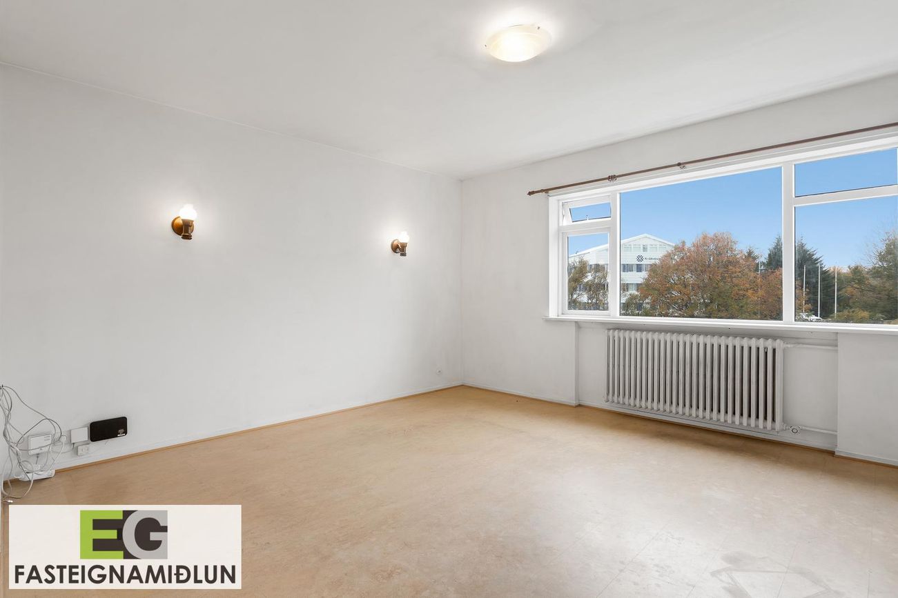 Eskihlíð 10, 105 Reykjavík