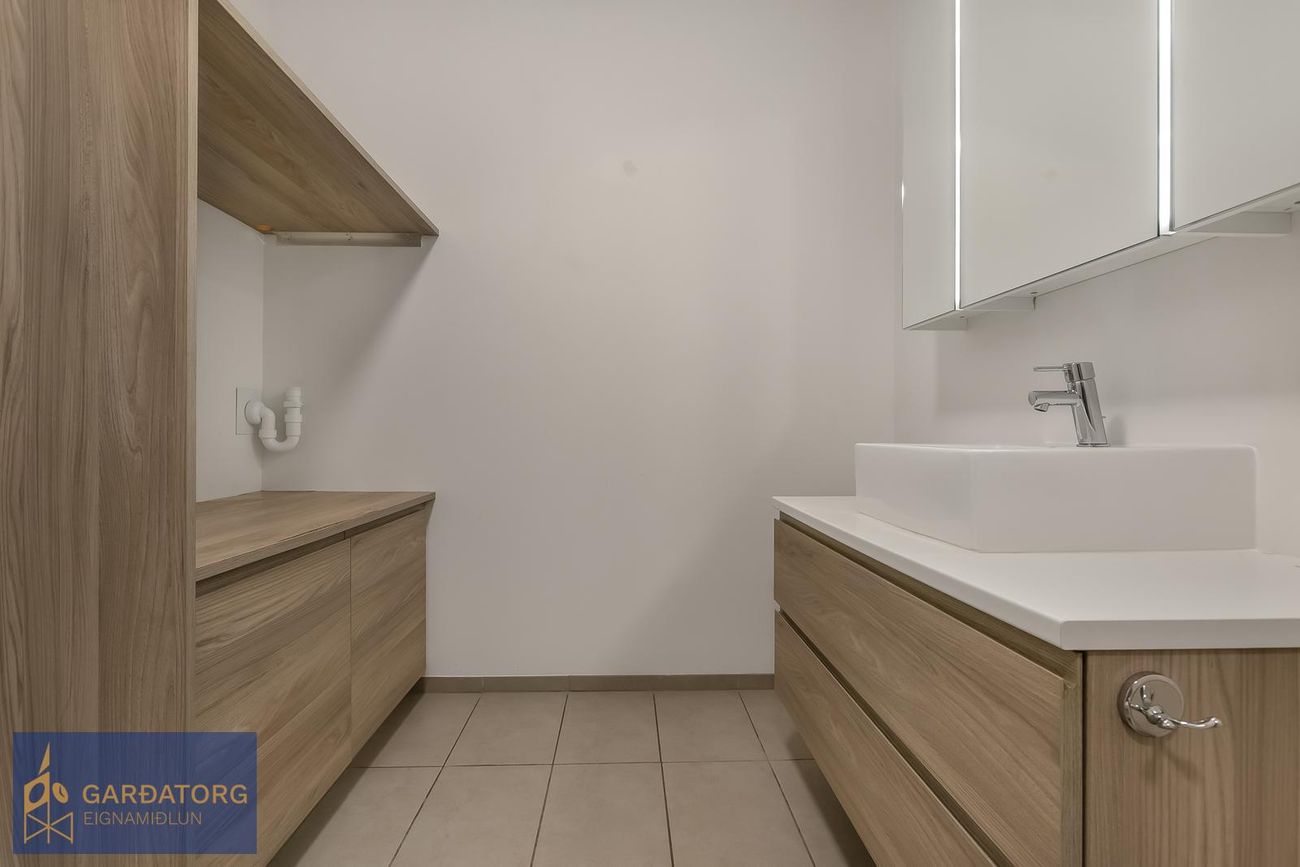 Stakkholt 2B, 105 Reykjavík