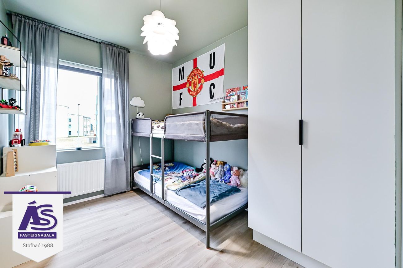 Hádegisskarð 2, 221 Hafnarfjörður