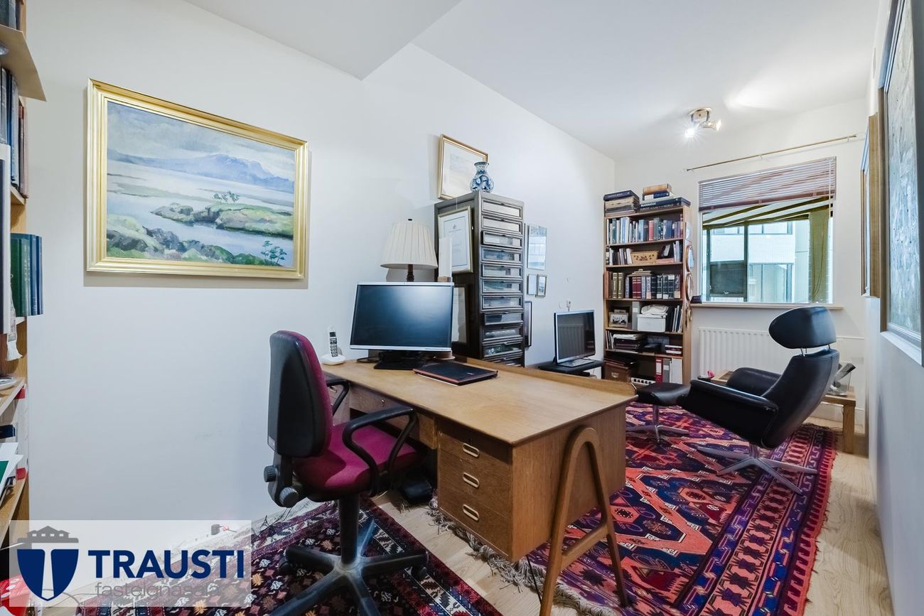 Efstaleiti 12, 103 Reykjavík