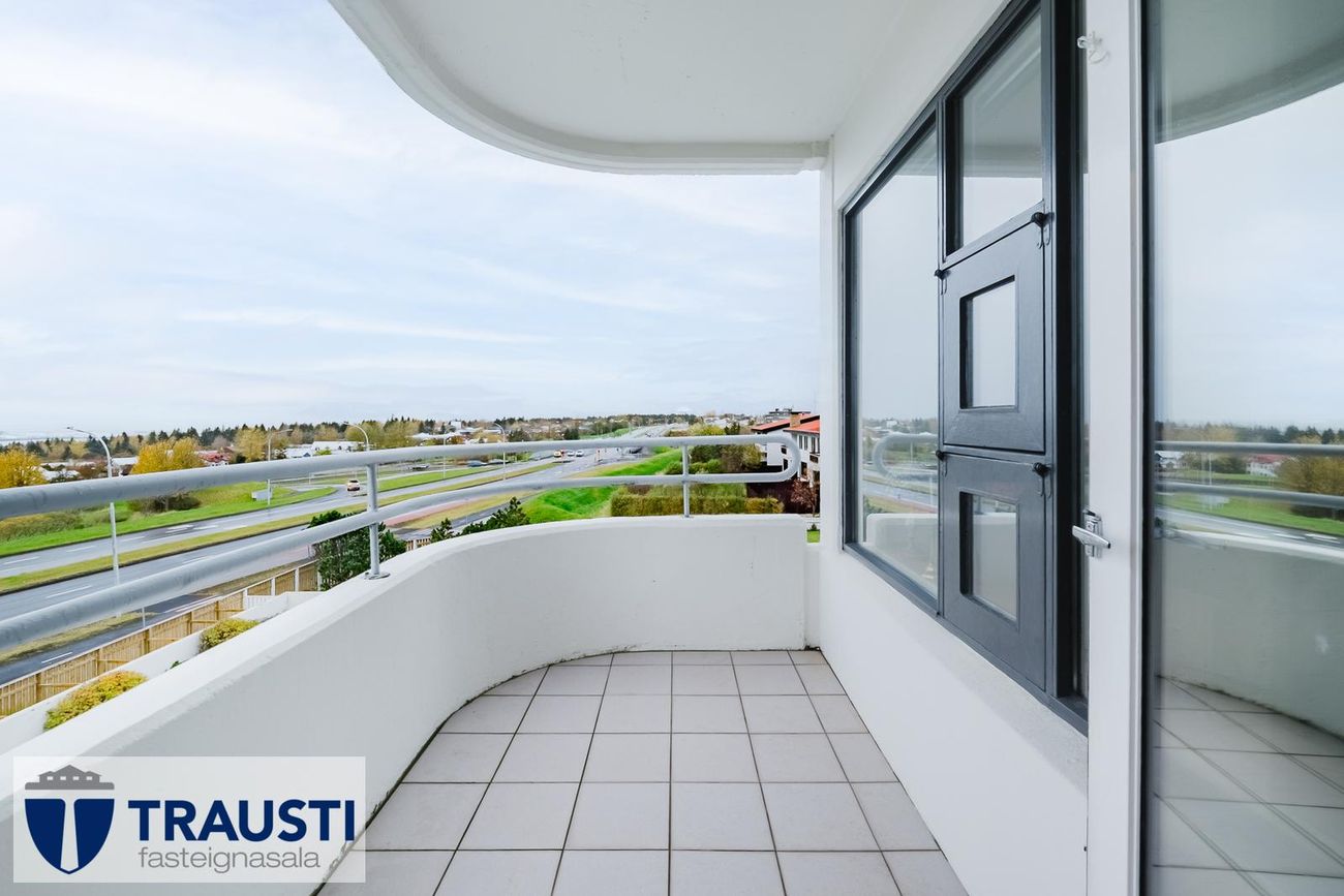 Efstaleiti 12, 103 Reykjavík