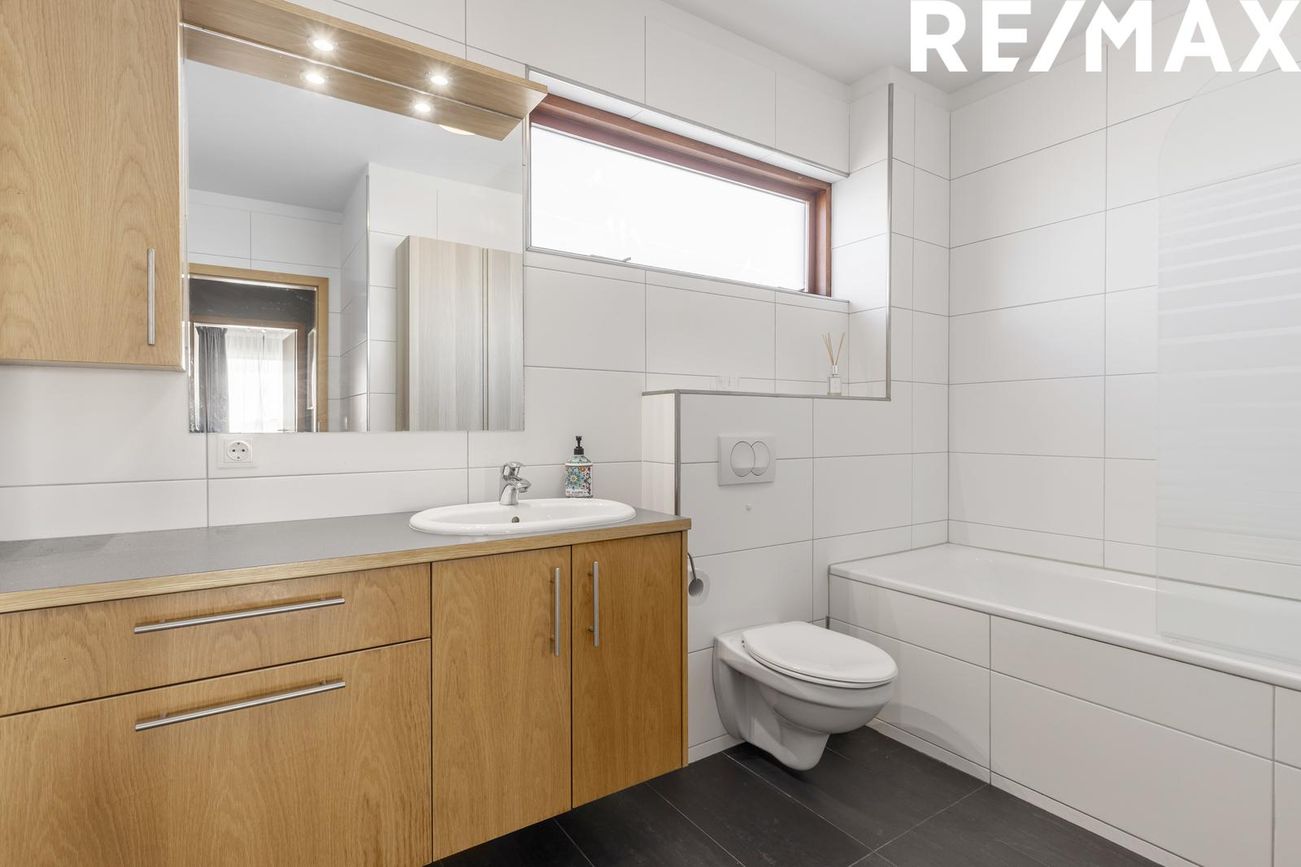 Tjarnabakki 4, 260 Reykjanesbær