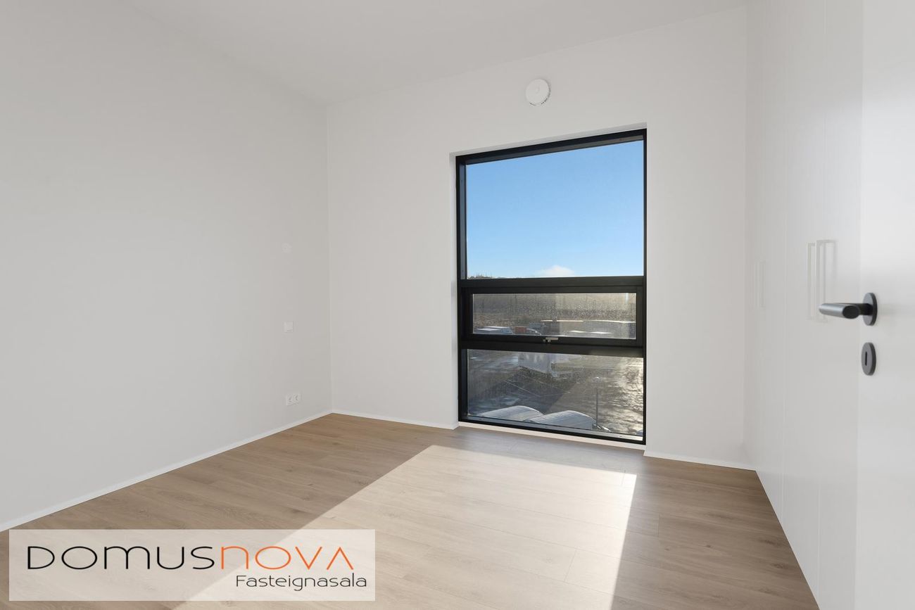 Jöfursbás 5D, 112 Reykjavík