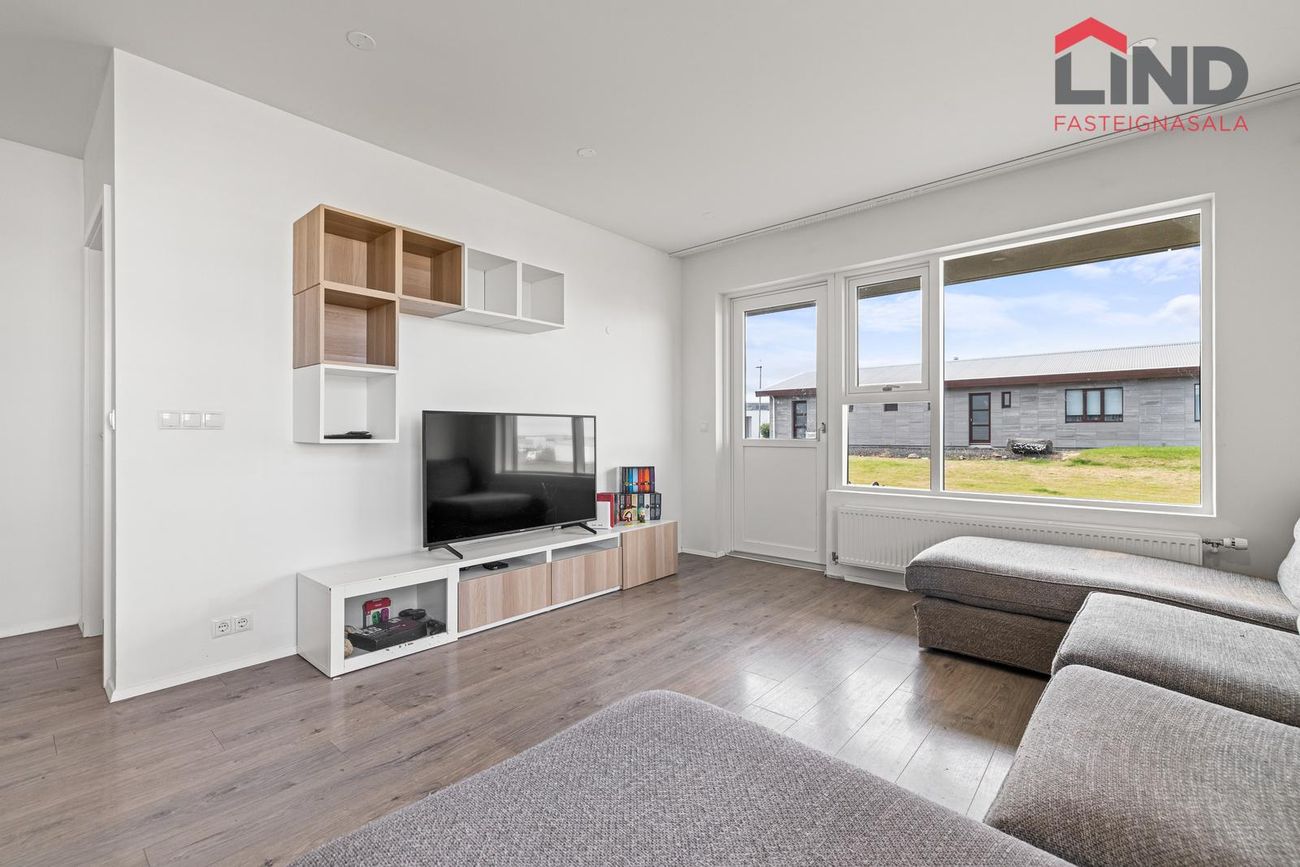 Dalsbraut 6, 260 Reykjanesbær