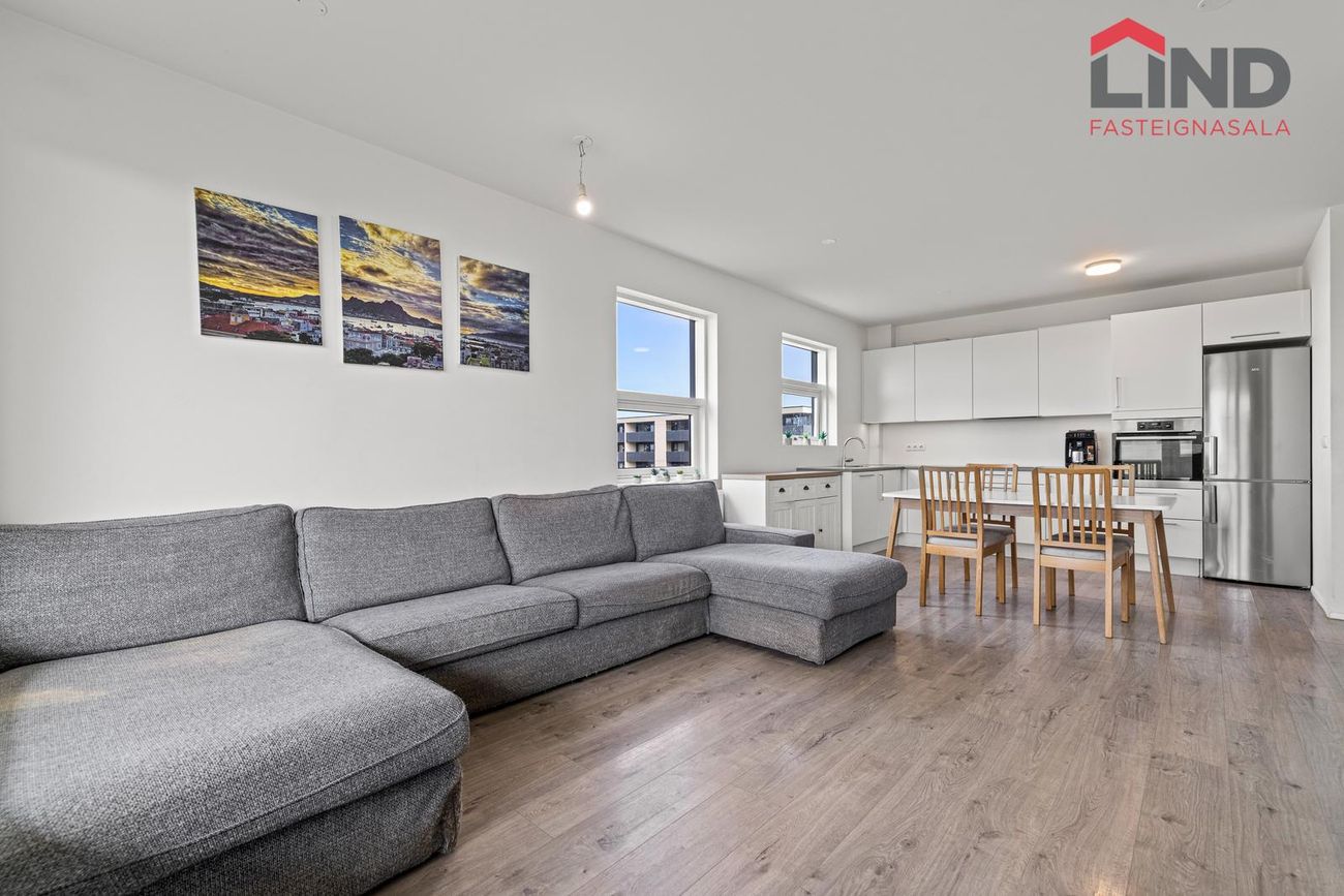 Dalsbraut 6, 260 Reykjanesbær